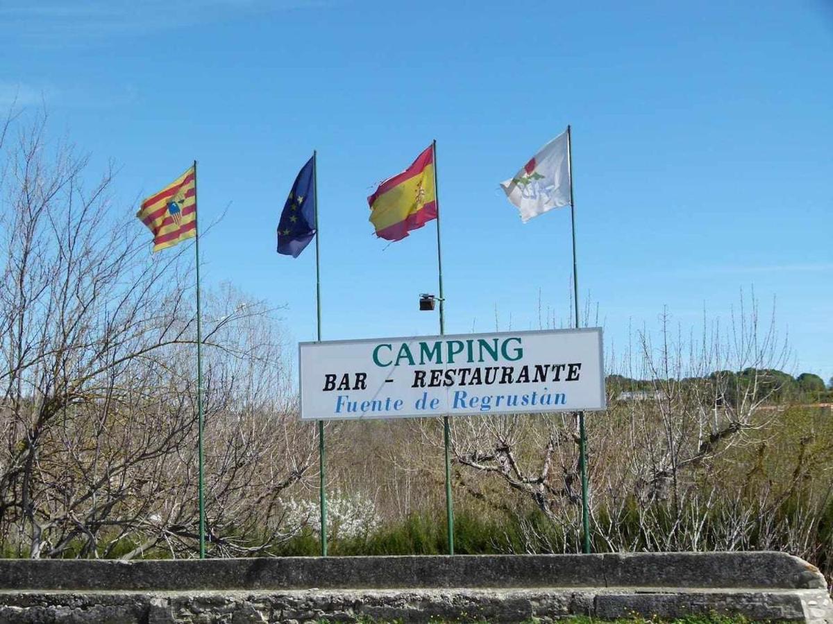 גראוס Bungalow & Camping Fuente De Regrustan מראה חיצוני תמונה