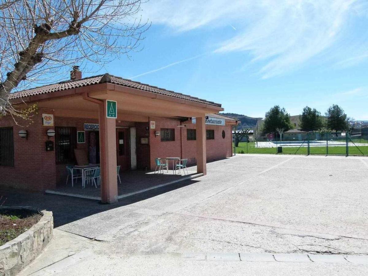 גראוס Bungalow & Camping Fuente De Regrustan מראה חיצוני תמונה