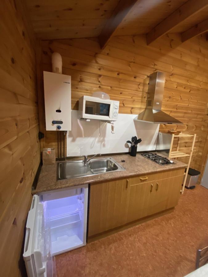 גראוס Bungalow & Camping Fuente De Regrustan מראה חיצוני תמונה
