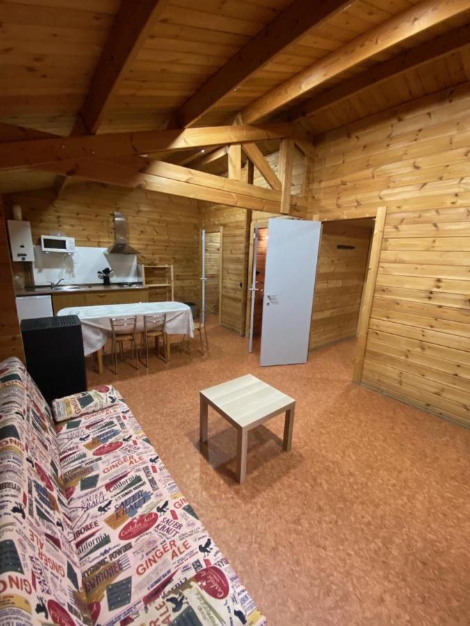 גראוס Bungalow & Camping Fuente De Regrustan מראה חיצוני תמונה