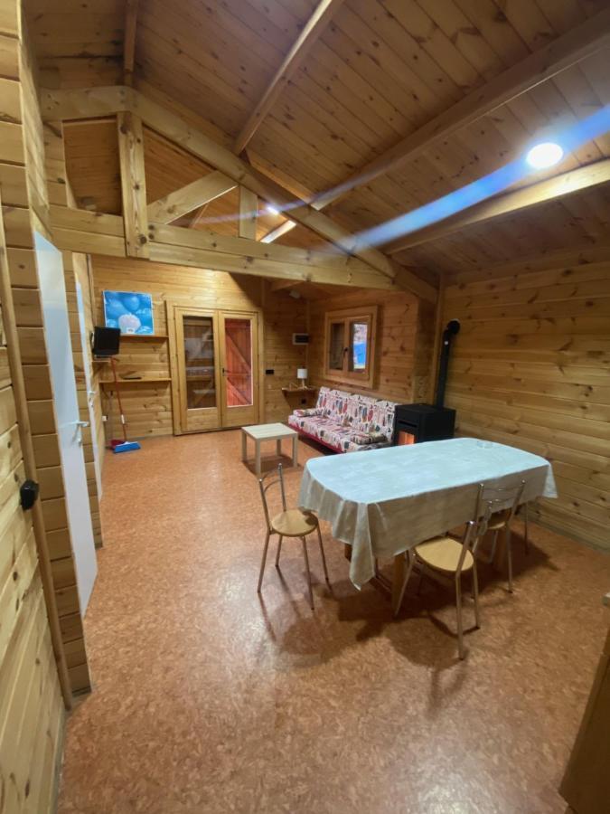 גראוס Bungalow & Camping Fuente De Regrustan מראה חיצוני תמונה